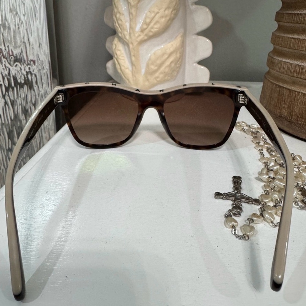 CHANEL Brown Tortoiseshell Women's Sunglasses with Dark Brown Lenses - Picture 6 of 9